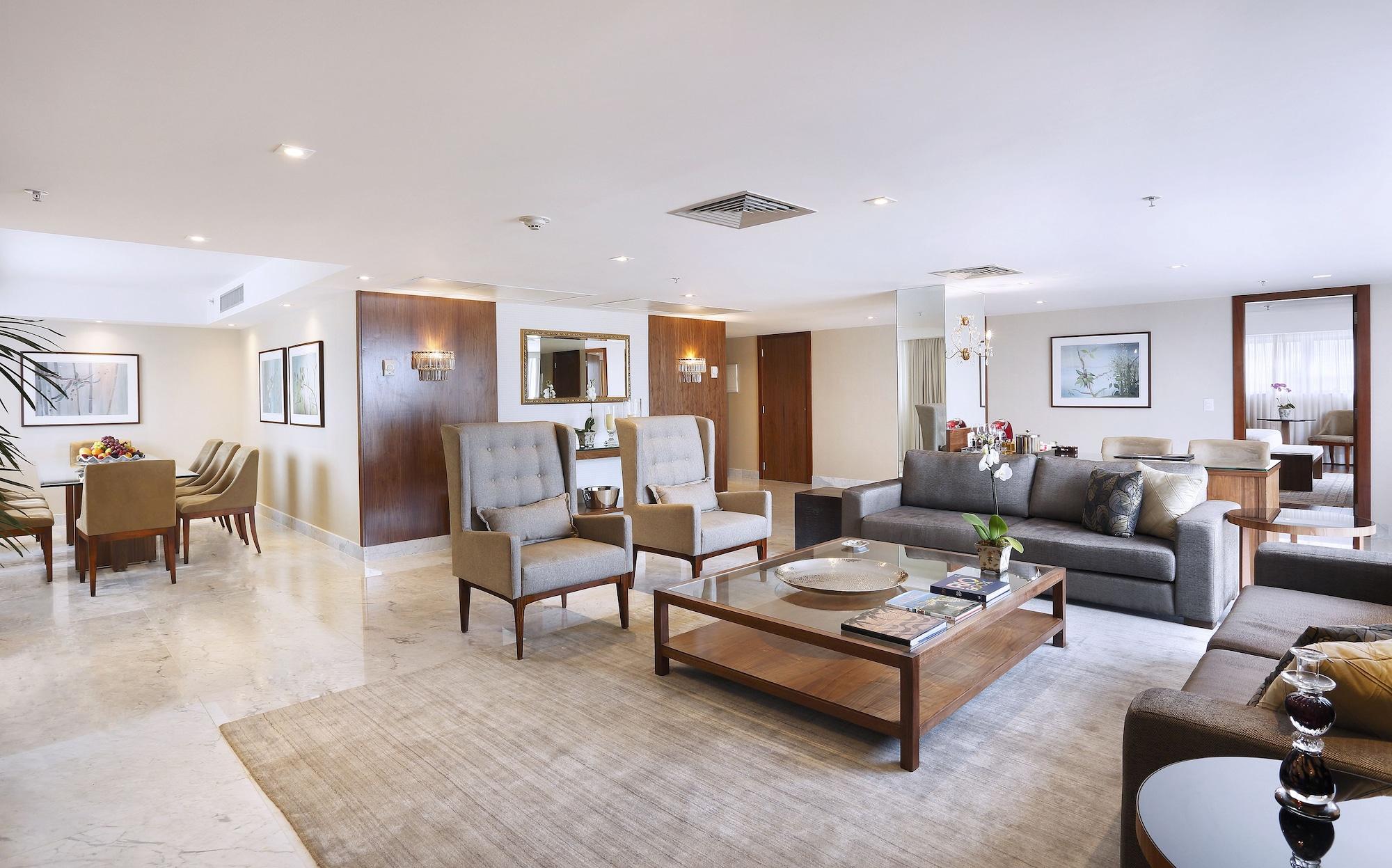 Windsor Marapendi Hotel Rio de Janeiro Luaran gambar A living room in a suite at the Four Seasons Hotel, London