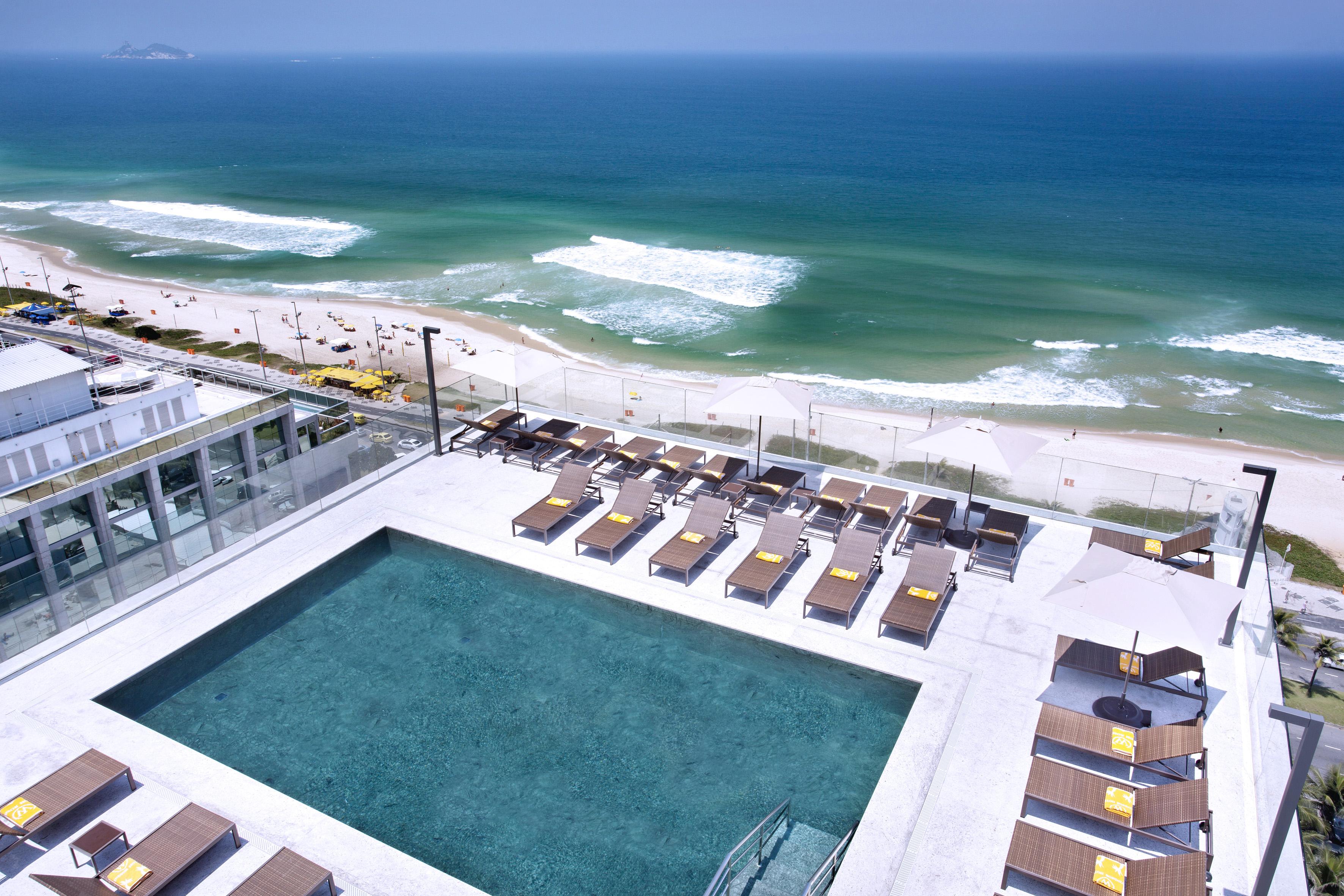 Windsor Marapendi Hotel Rio de Janeiro Luaran gambar The rooftop pool at the Hilton Tel Aviv
