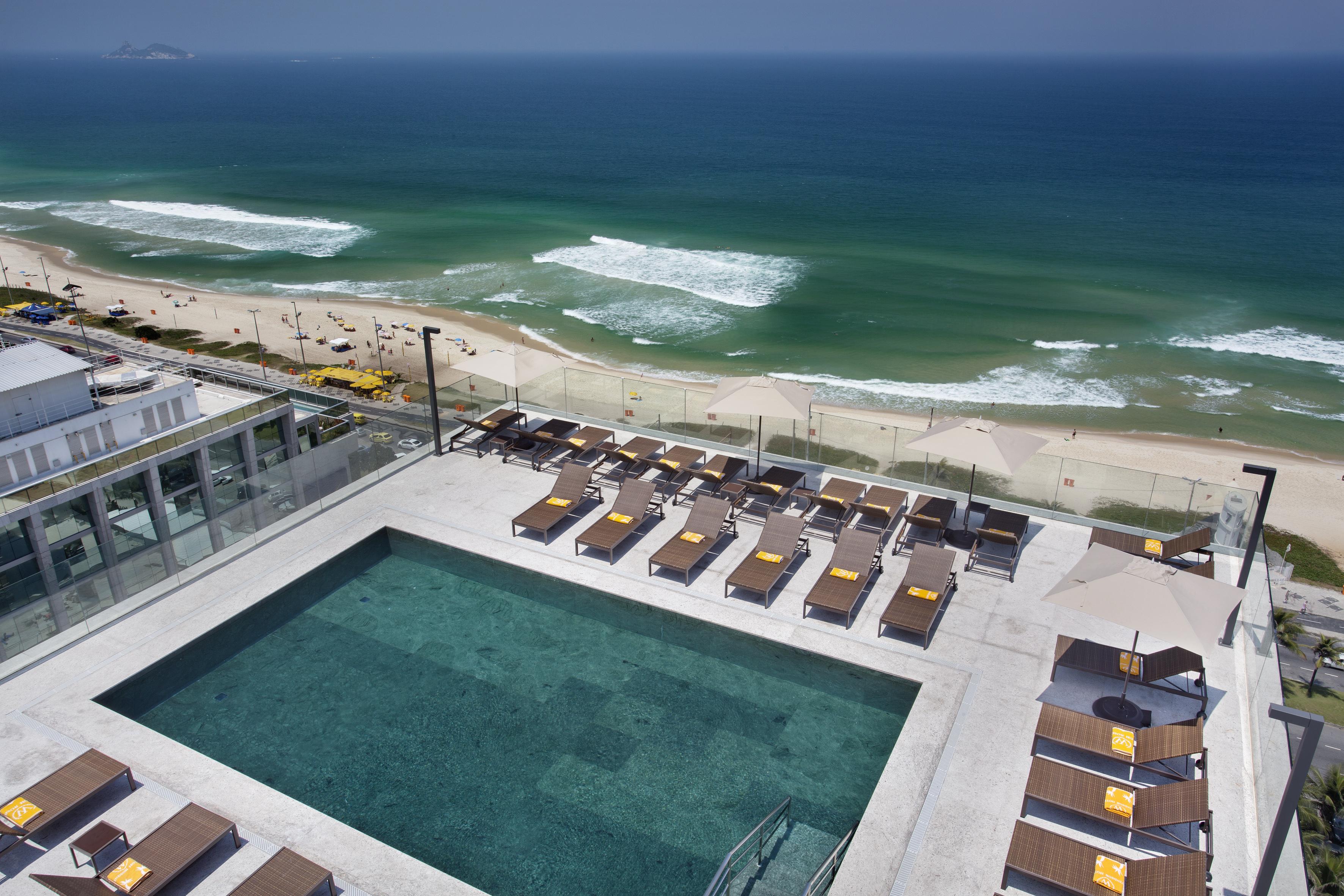 Windsor Marapendi Hotel Rio de Janeiro Luaran gambar The rooftop pool at the Hilton Tel Aviv